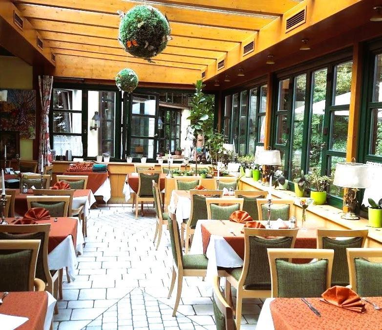 Hotel Restaurant - Häuserl im Wald Graz Exterior foto
